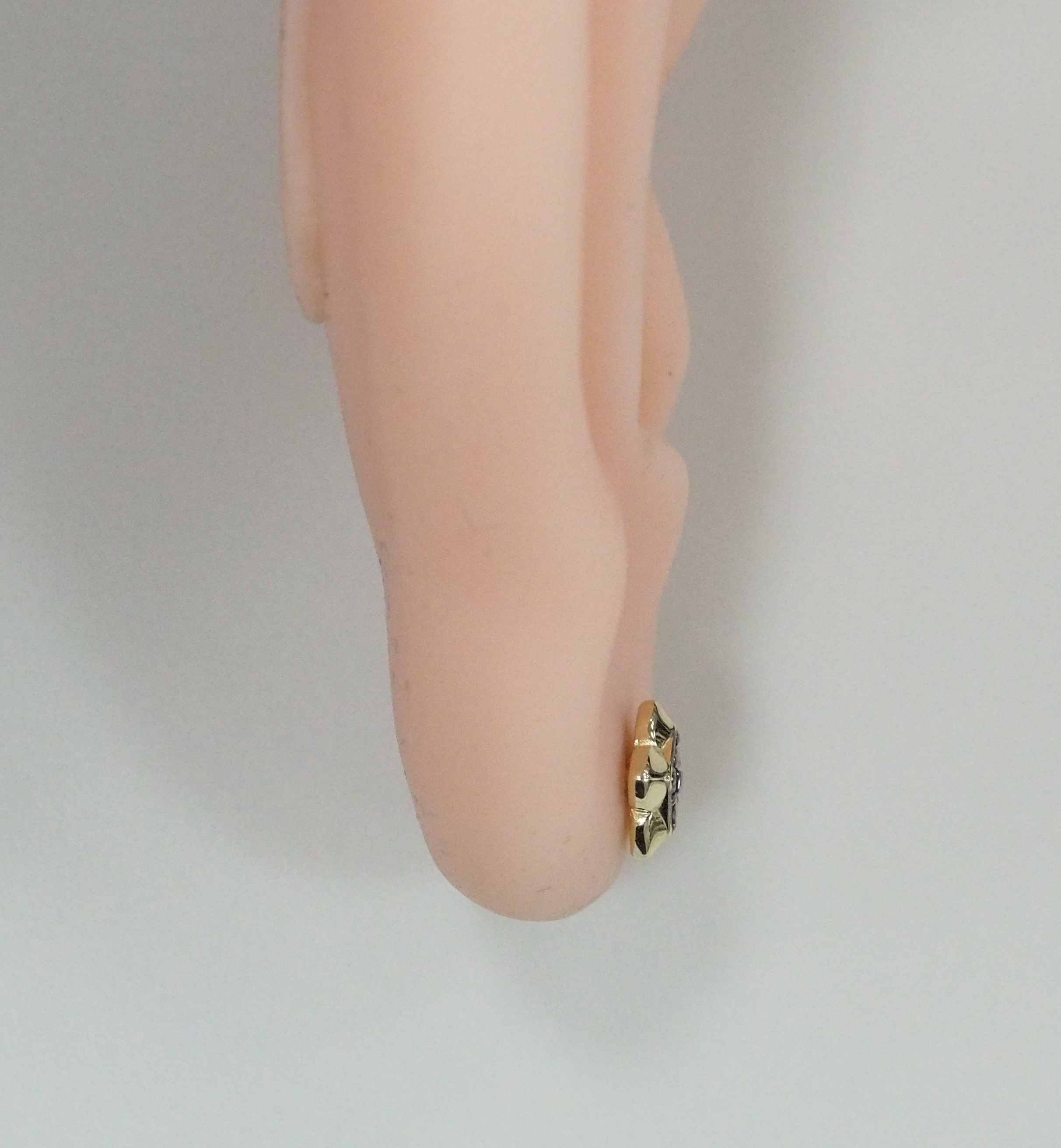 Серьги-пусеты из желтого золота с коньячными бриллиантами